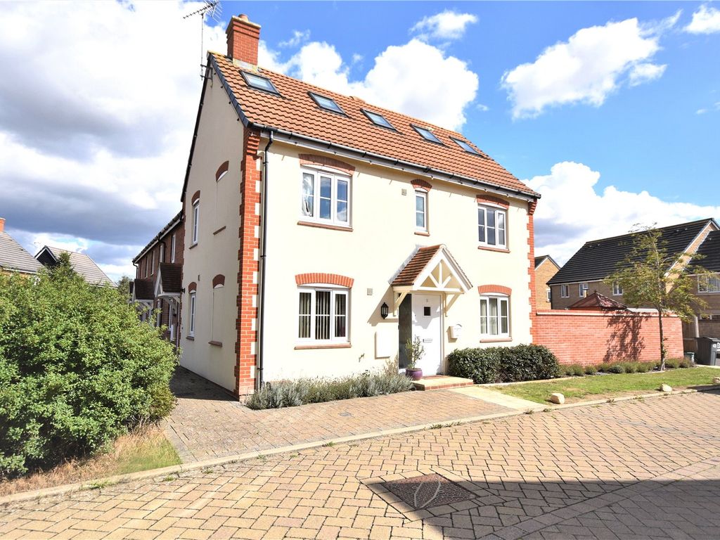 4 bed end terrace house for sale in Damson Drive, Didcot, Oxfordshire
