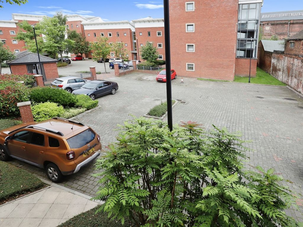 2 bed flat for sale in Albion Street, Wolverhampton WV1, £119,995 Zoopla