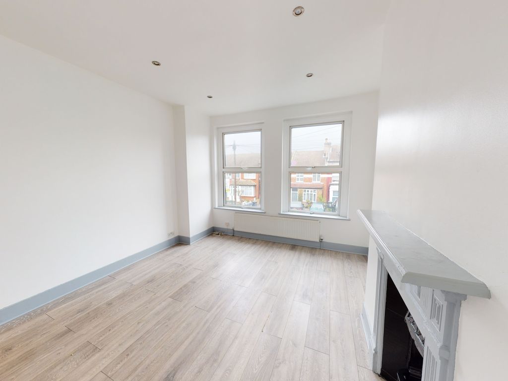 3 bed flat for sale in Granville Road, London N22 Zoopla