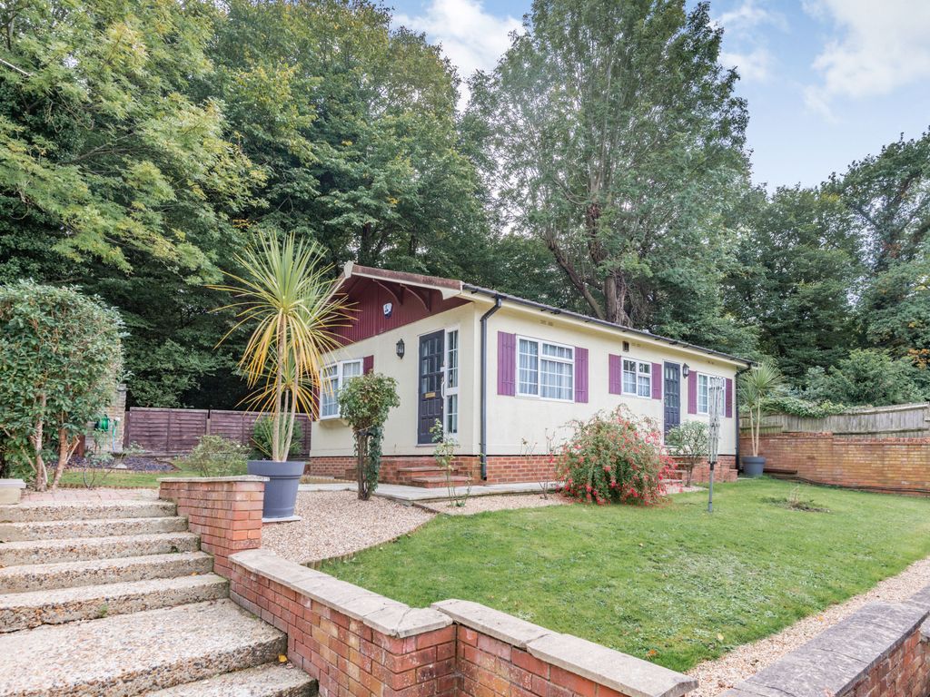 2 bed mobile/park home for sale in Brook Road, Buckhurst Hill IG9 Zoopla