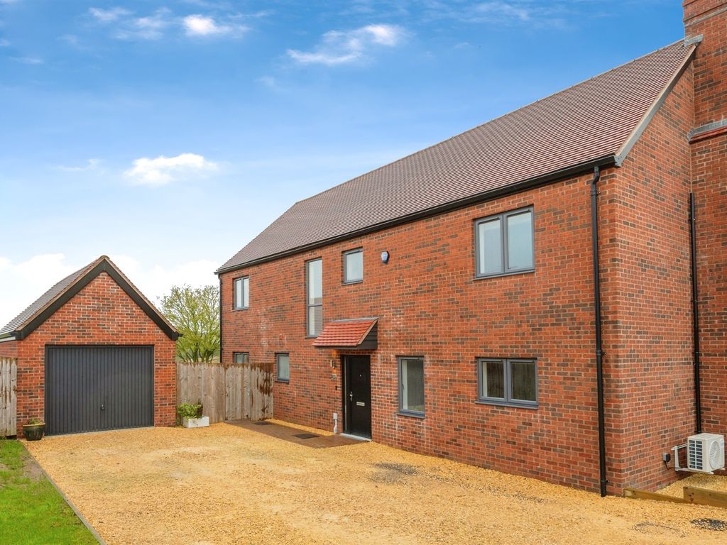 4 bed detached house for sale in Salford Close, CliftonOnTeme