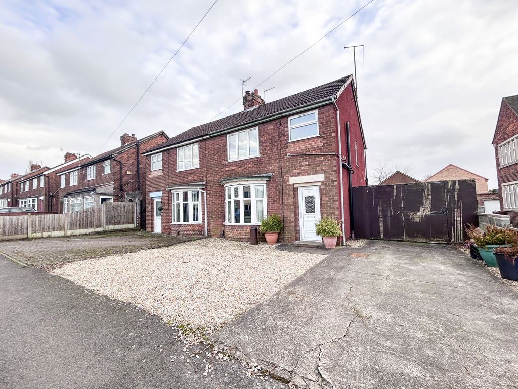 3 bed semidetached house for sale in Burringham Road, Scunthorpe DN17