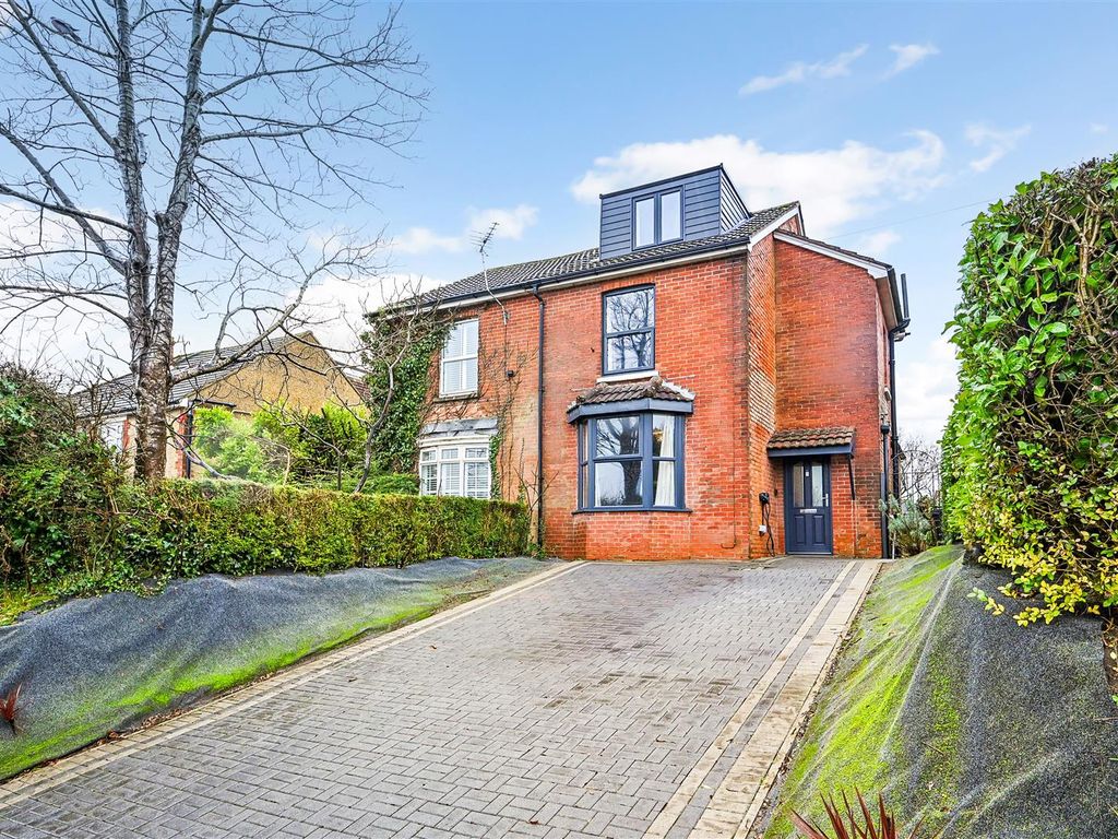 4 bed semidetached house for sale in London Road, Waterlooville PO7, £