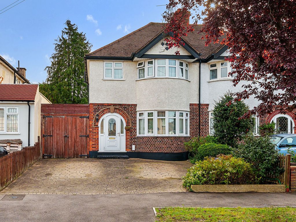 3 bed semidetached house for sale in Court Farm Avenue, Epsom KT19, £