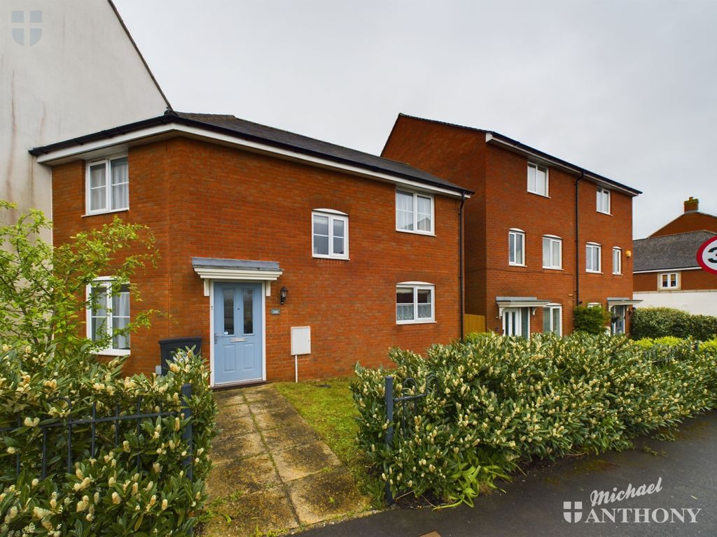 3 bed end terrace house for sale in Prince Rupert Drive, Aylesbury