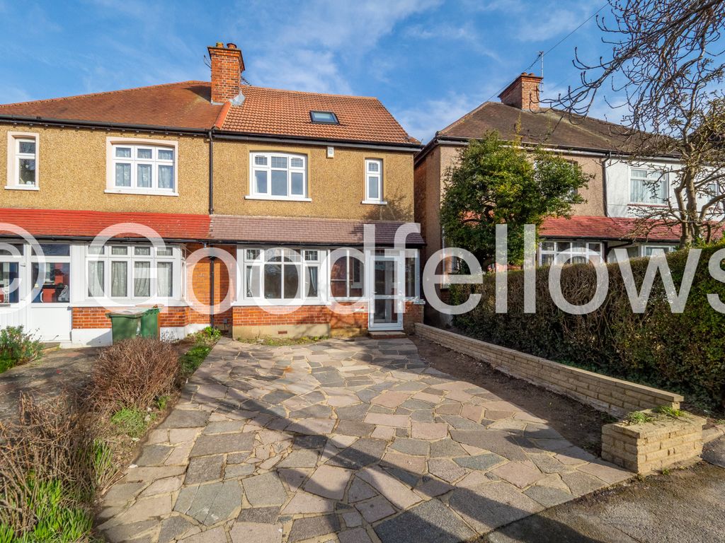 4 bed semidetached house to rent in Pelton Avenue, Sutton, Surrey SM2