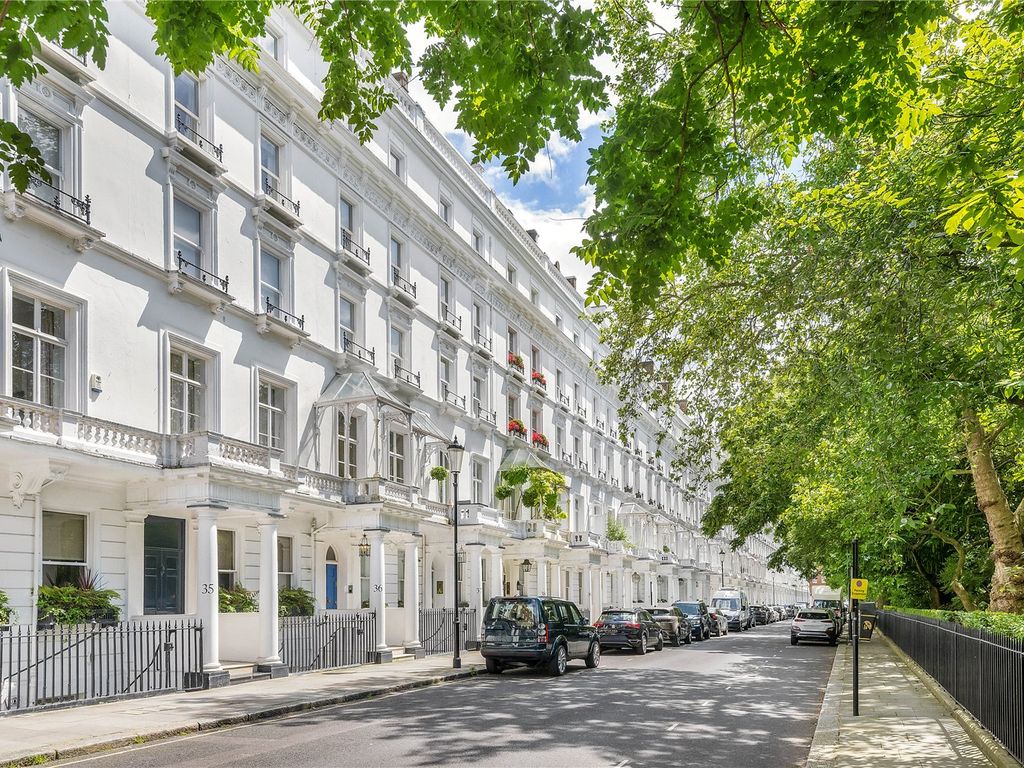 2 bed flat for sale in Cadogan Place, London, Kensington And Chelsea