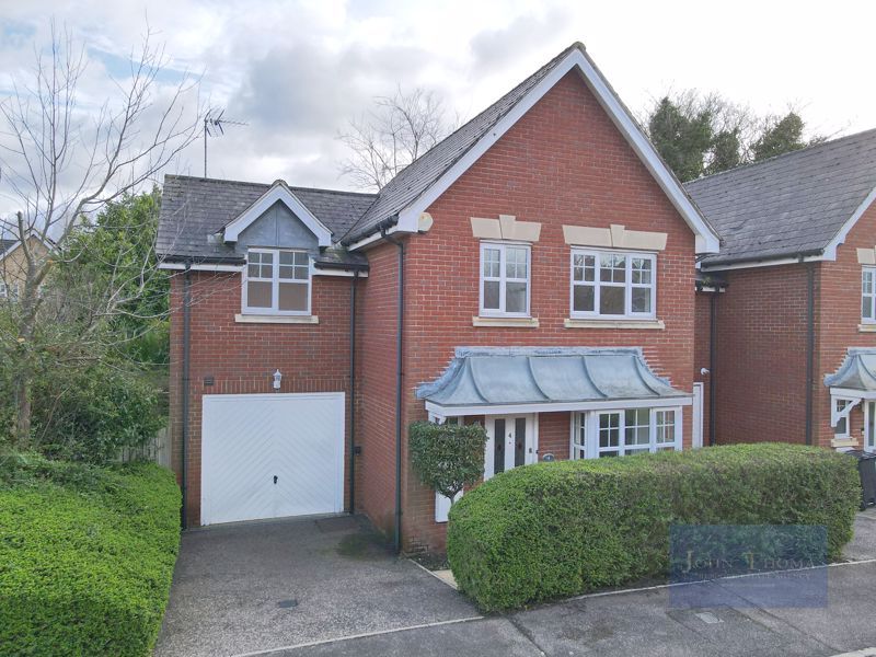 4 bed semidetached house for sale in Bay Tree Close, Ilford IG6, £