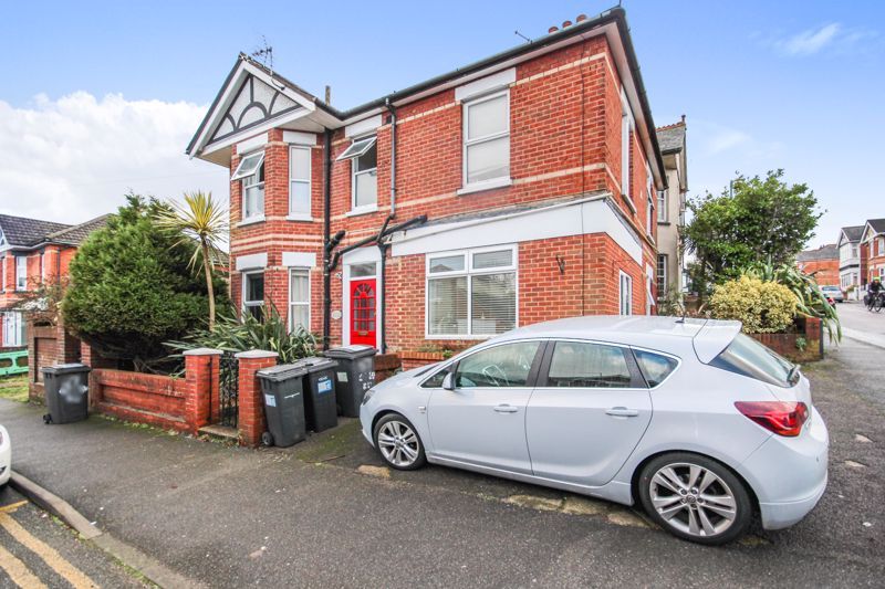 Room to rent in Green Road, Winton, Bournemouth BH9, £600 pcm Zoopla