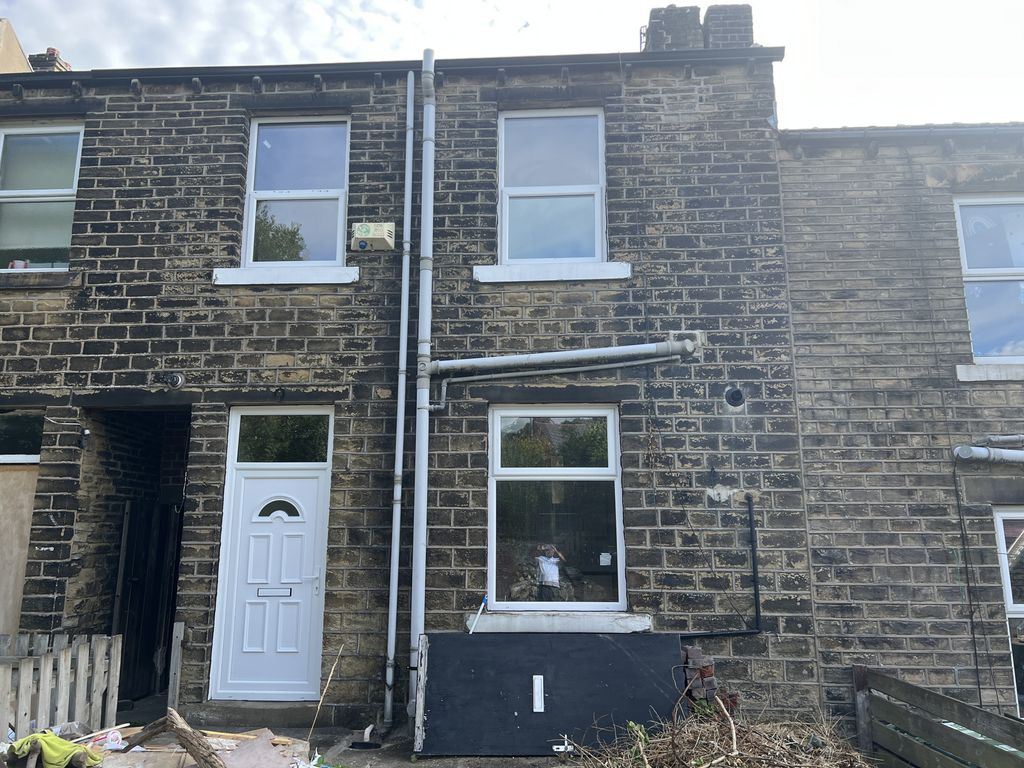 2 bed terraced house to rent in North Street, Lockwood, Huddersfield