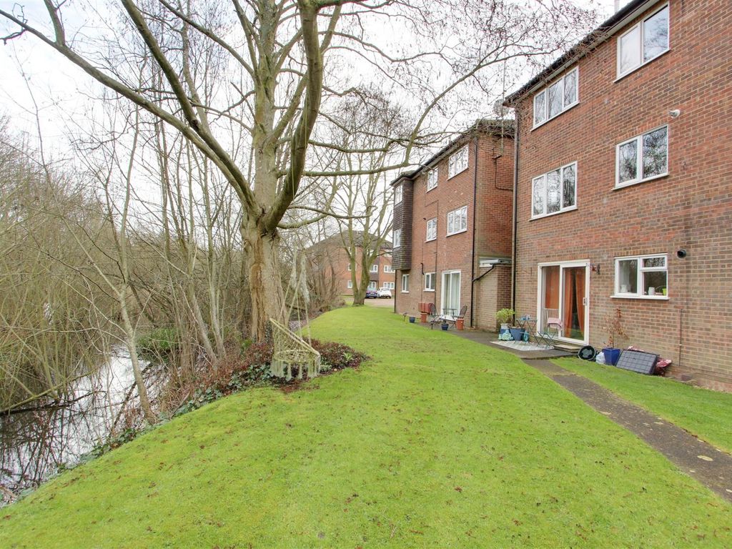 2 bed flat for sale in St. Johns Well Court, St. Johns Well Lane