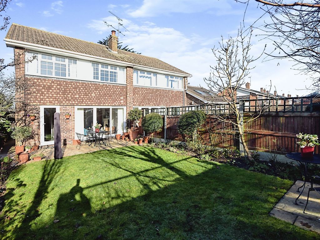 4 bed semidetached house for sale in Watchouse Road, Galleywood