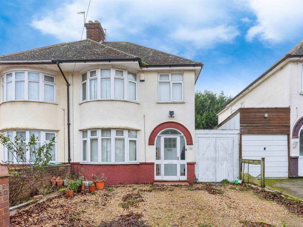 4 bed semidetached house for sale in Gloucester Road, Elstow, Bedford