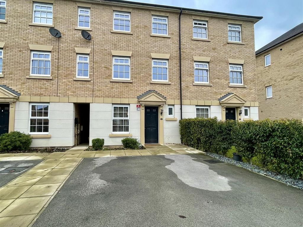 4 bed terraced house for sale in Middleham Drive, Garforth, Leeds LS25