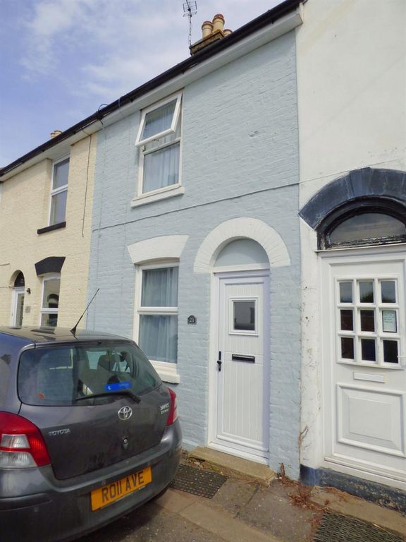 2 bed terraced house to rent in Russell Place, Oare, Faversham ME13
