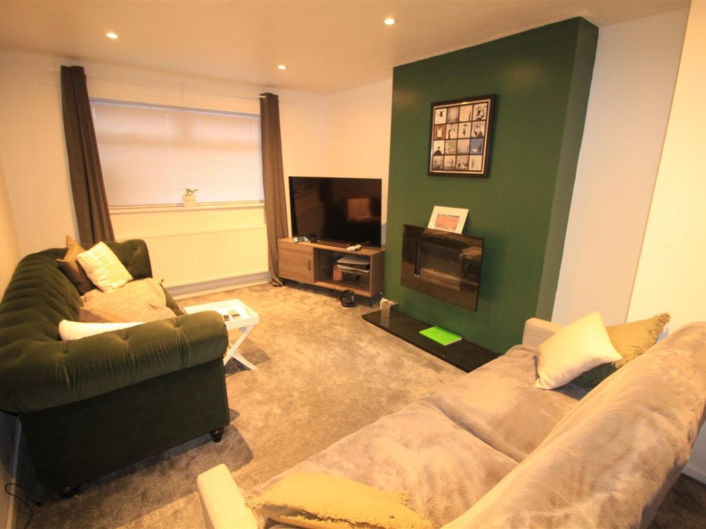 3 bed property to rent in Bardney Drive, Bulwell, Nottingham NG6, £975 pcm Zoopla