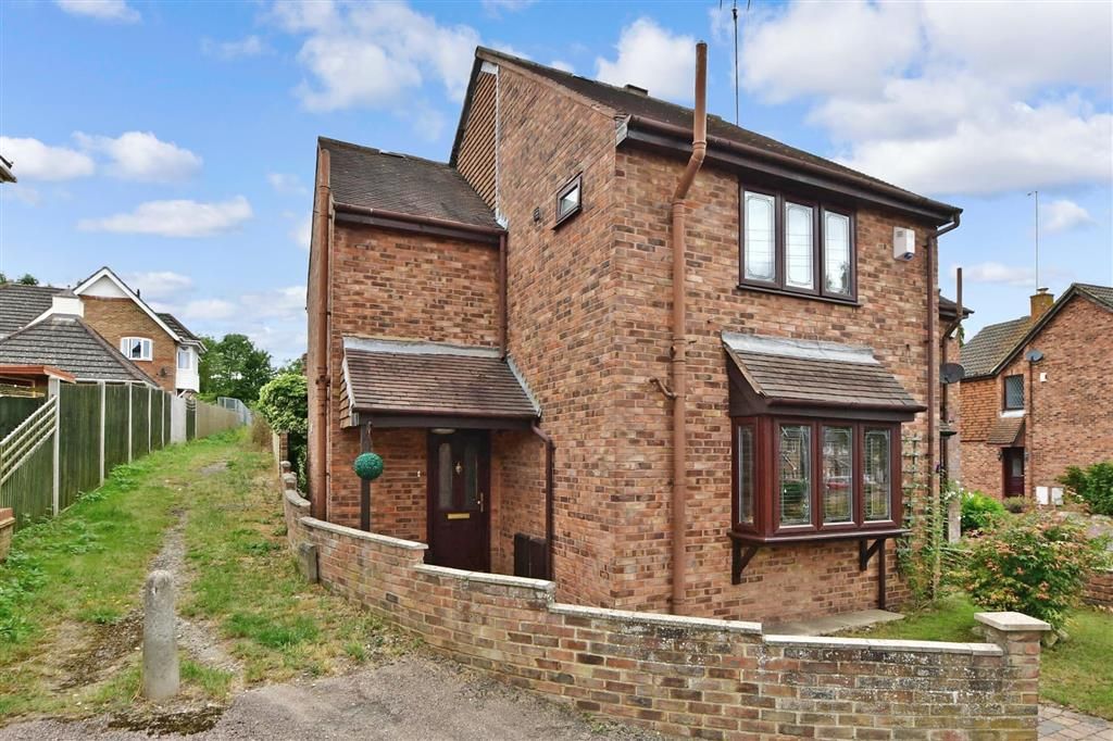 3 bed detached house for sale in High Street, Halling, Rochester, Kent