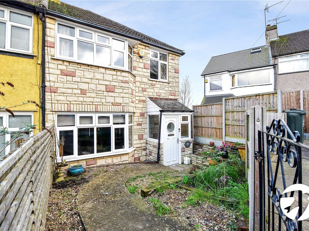 3 bed end terrace house for sale in Grosvenor Crescent, Dartford, Kent
