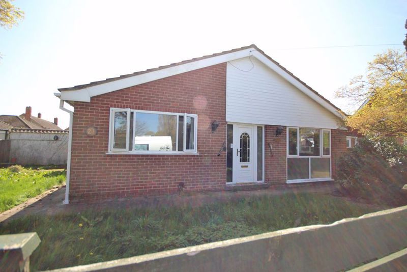 3 bed detached bungalow for sale in Campions Close, HoltonLeClay