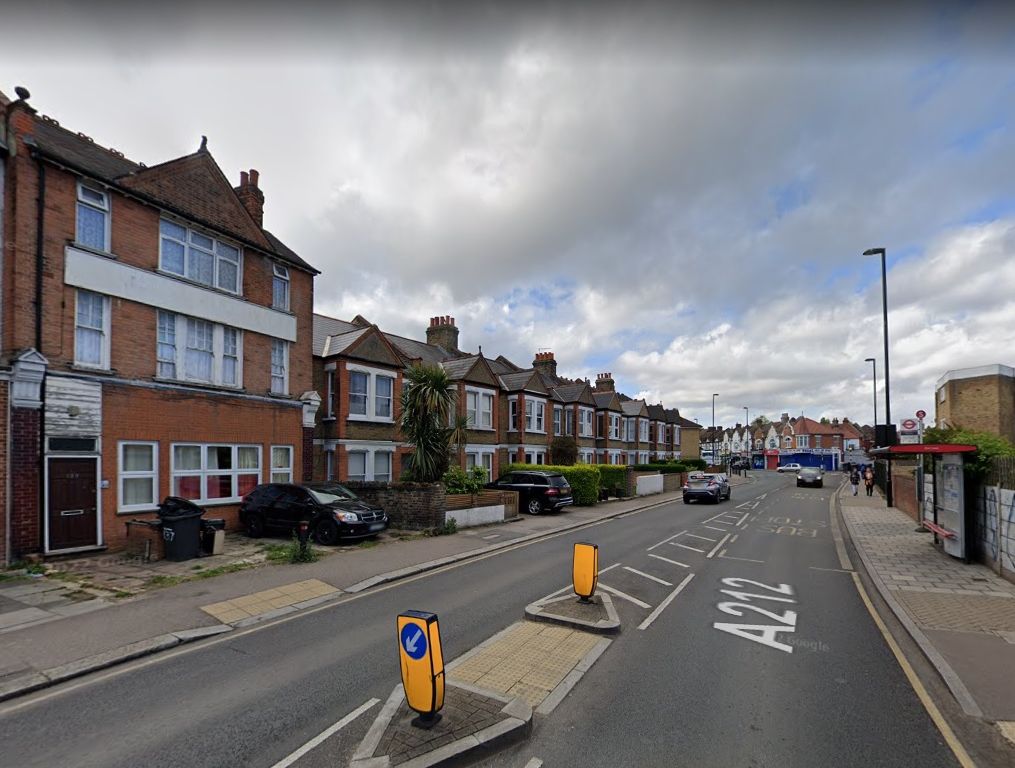 2 bed flat to rent in Catford Hill, London SE6 Zoopla