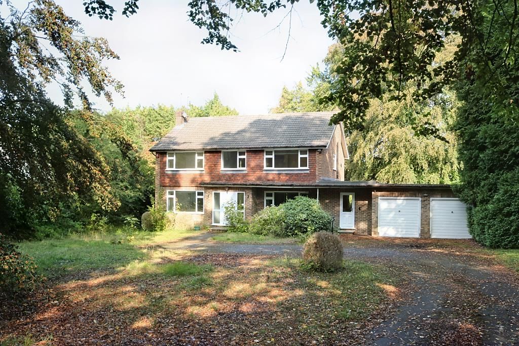 4 bed property for sale in Reigate Road, Leatherhead KT22, £1,000,000