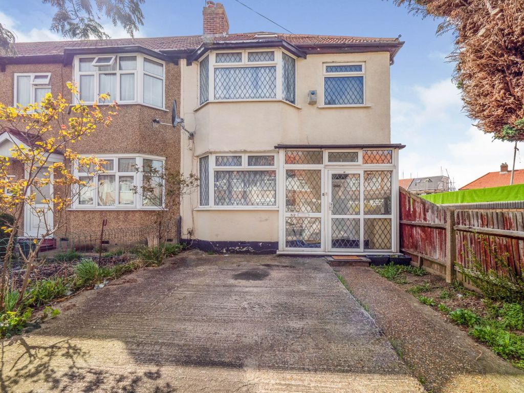 3 bed end terrace house for sale in Lynhurst Crescent, Uxbridge UB10