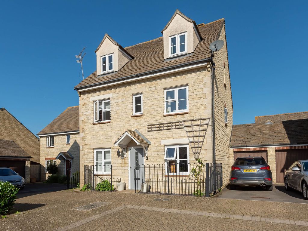 5 bed detached house for sale in Compton Way, Witney OX28, £600,000