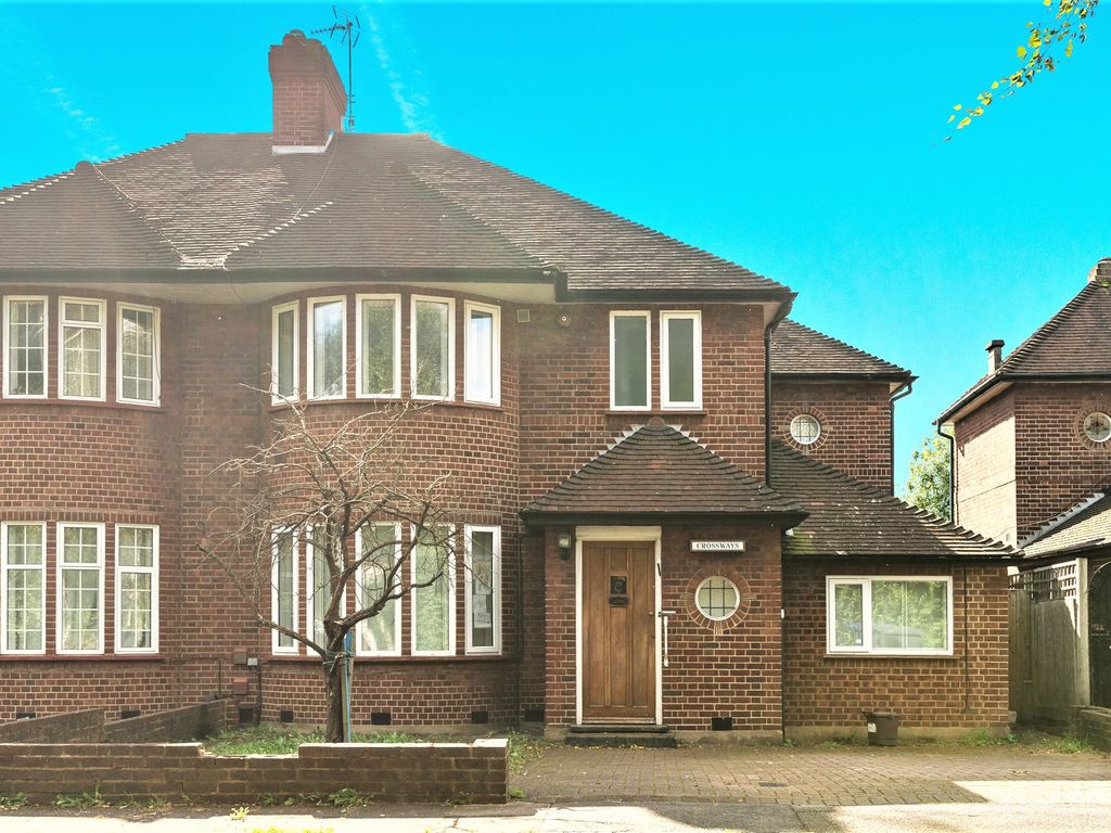 4 bed semidetached house to rent in Greenbank Crescent, London NW4