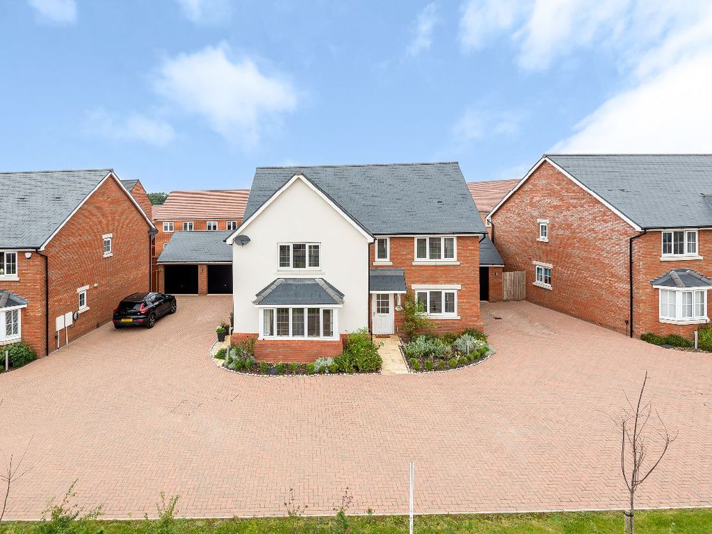 5 bed detached house for sale in St. James Way, Biddenham, Bedford MK40