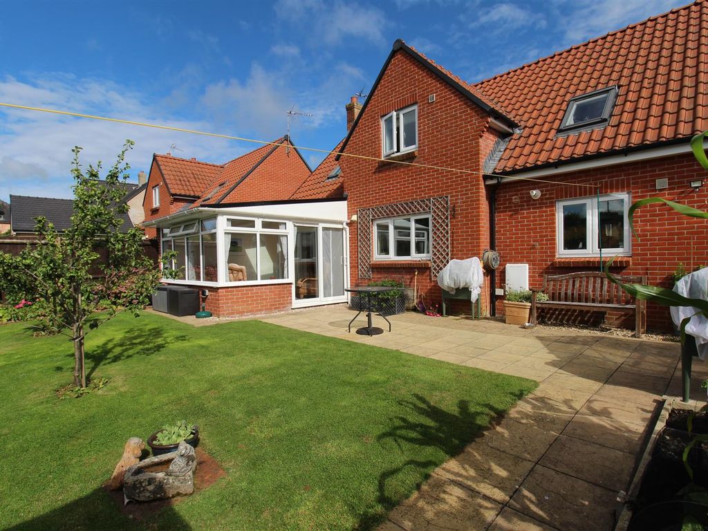 3 bed detached house for sale in Chestnut Avenue, Crewkerne TA18 Zoopla