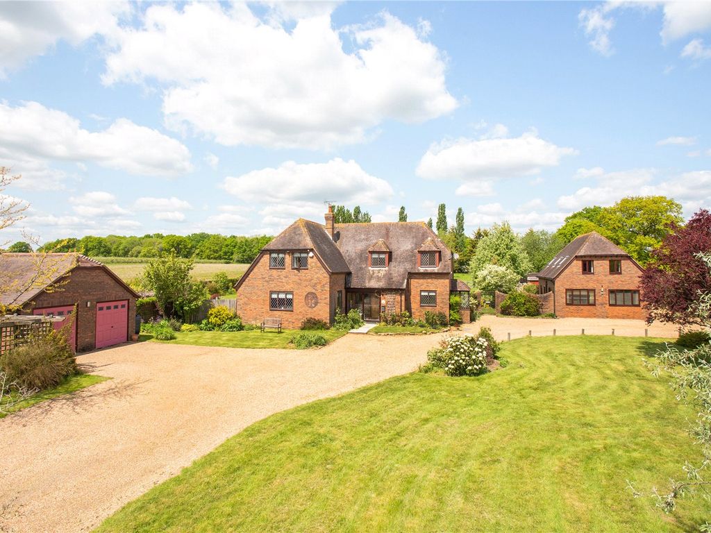 4 bed detached house for sale in Pagehurst Road, Staplehurst, Tonbridge
