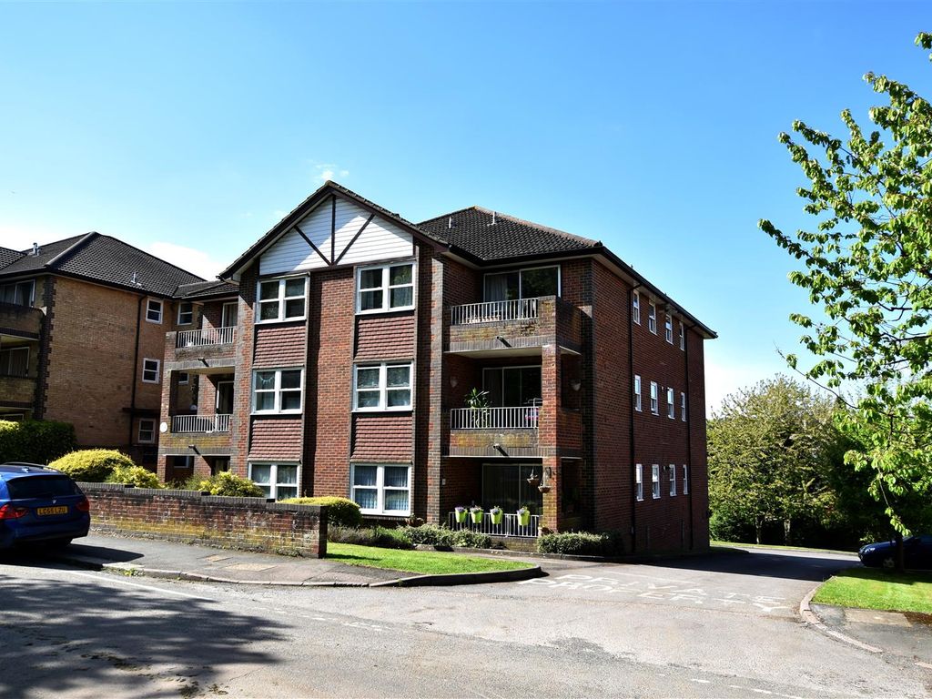 1 bed flat to rent in Waterslade, Elm Road, Redhill RH1 Zoopla