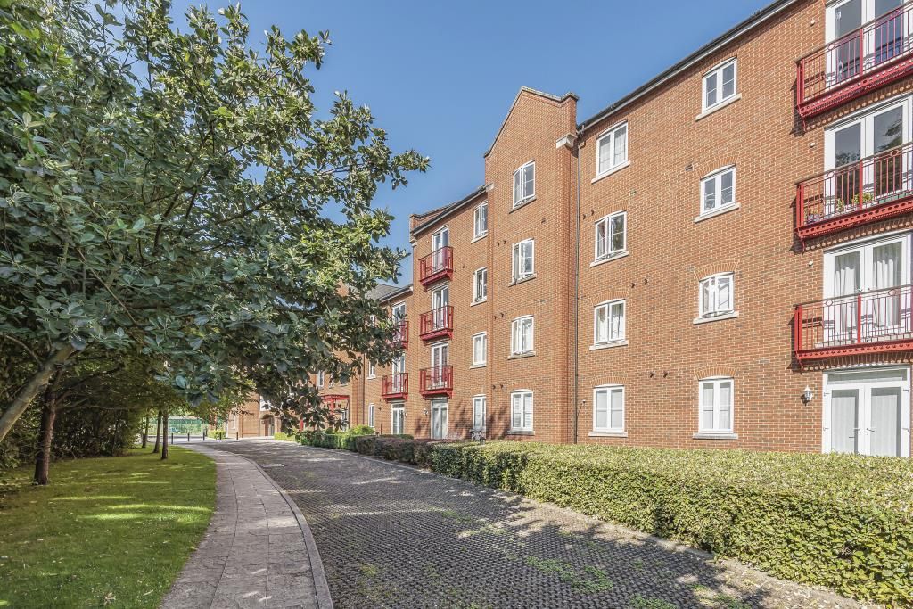 2 bed flat to rent in Coxhill Way, Aylesbury HP21 Zoopla