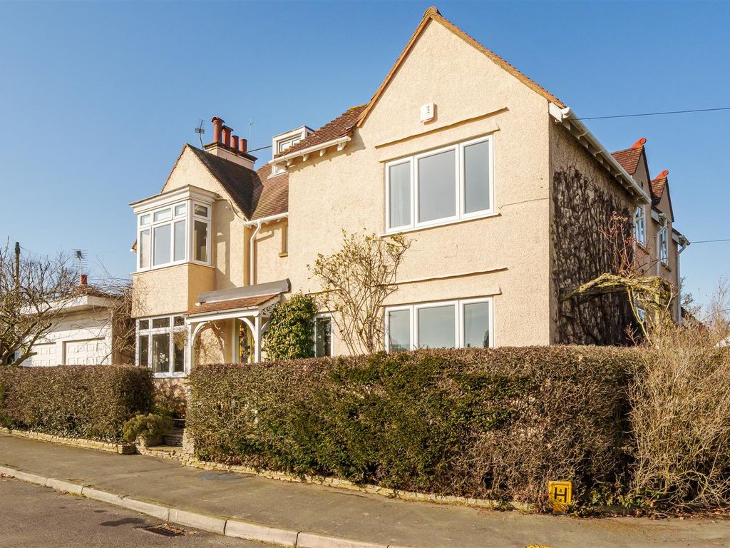 5 bed detached house for sale in Bracken Path, Epsom KT18 Zoopla