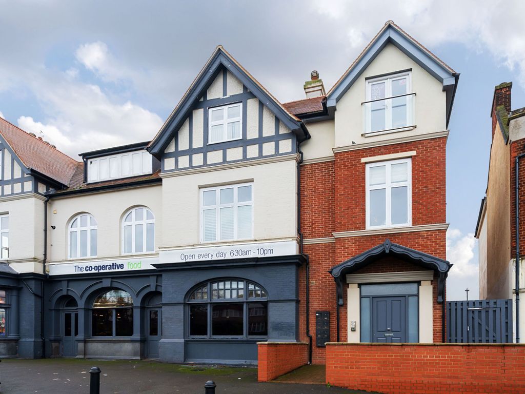 2 bed flat for sale in White Horse Hill, Chislehurst, Kent BR7, £