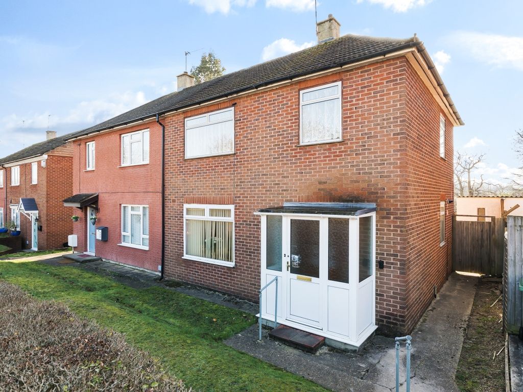 3 bed semidetached house for sale in Ravensbury Road, Orpington BR5