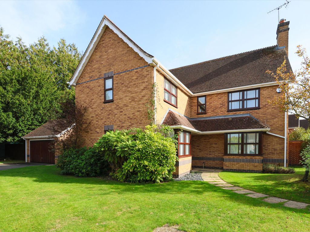 5 bed detached house to rent in St. Andrews Gardens, Cobham, Surrey