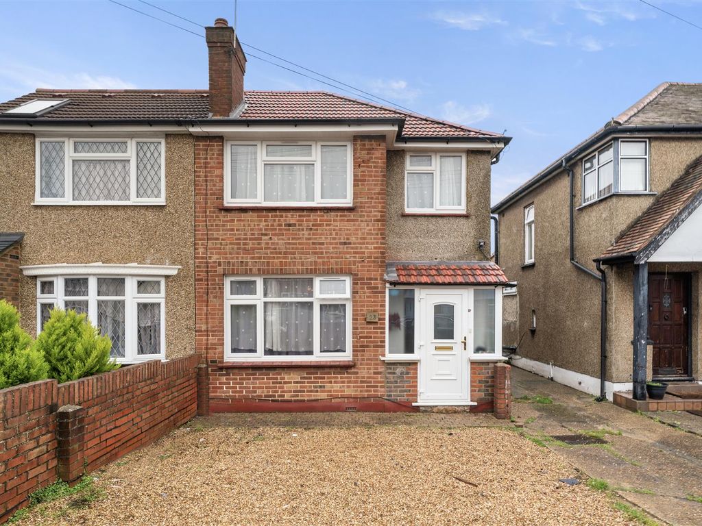 3 bed semidetached house for sale in Wentworth Crescent, Hayes UB3, £