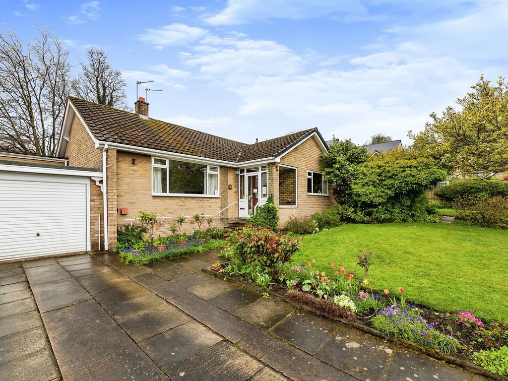 3 bed detached bungalow for sale in Rosehill Court, Barnsley S70, £
