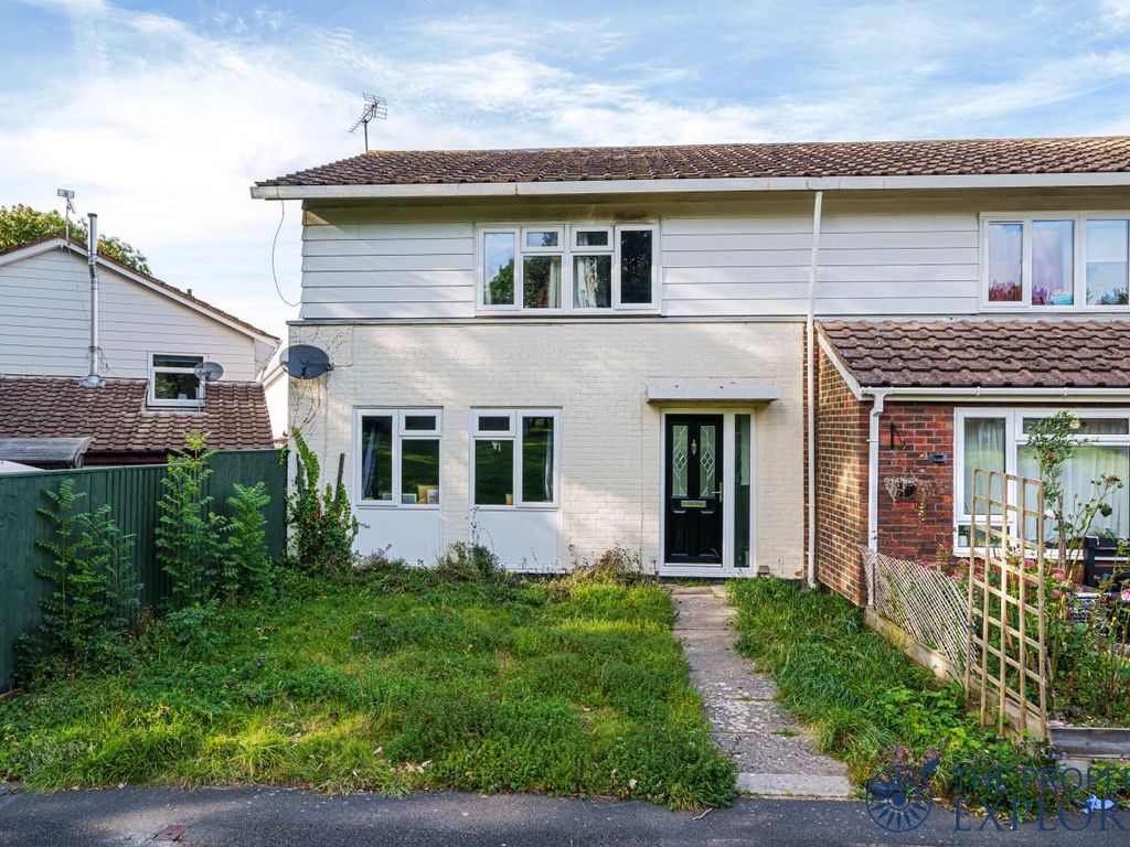 3 bed end terrace house for sale in Novello Close, Basingstoke RG22, £