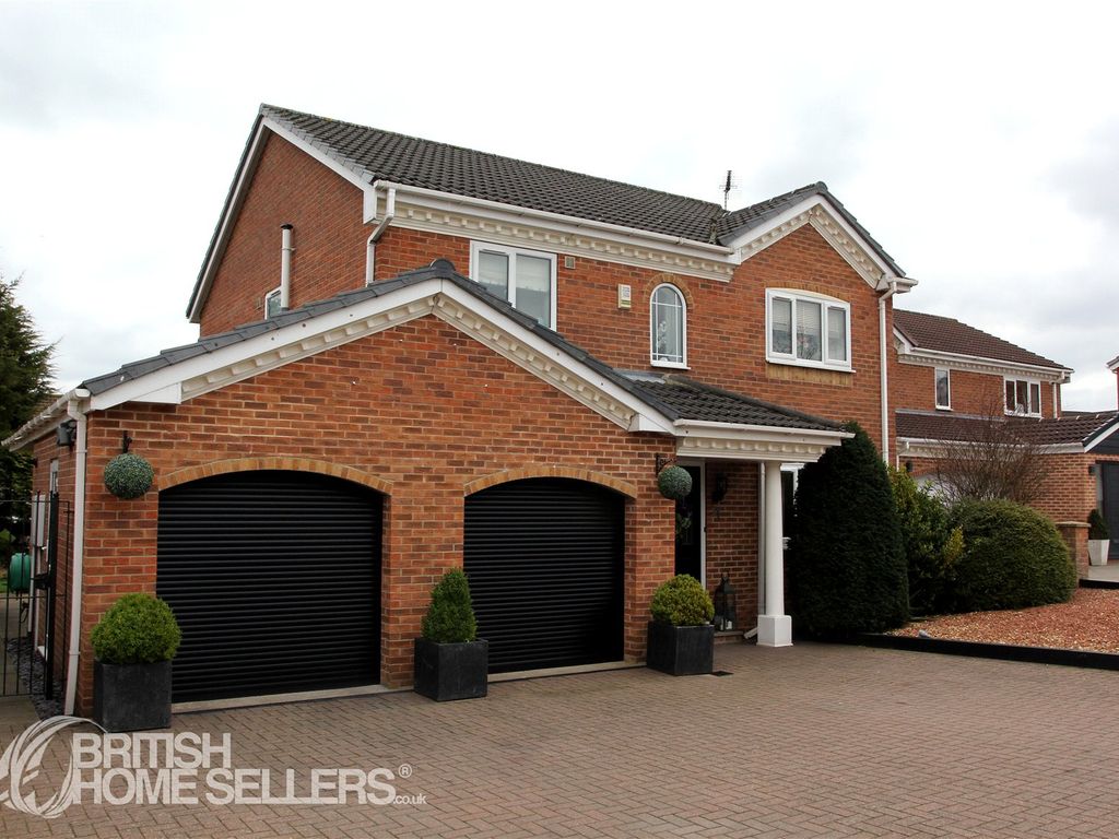 4 bed detached house for sale in Glebe Gardens, North Wingfield