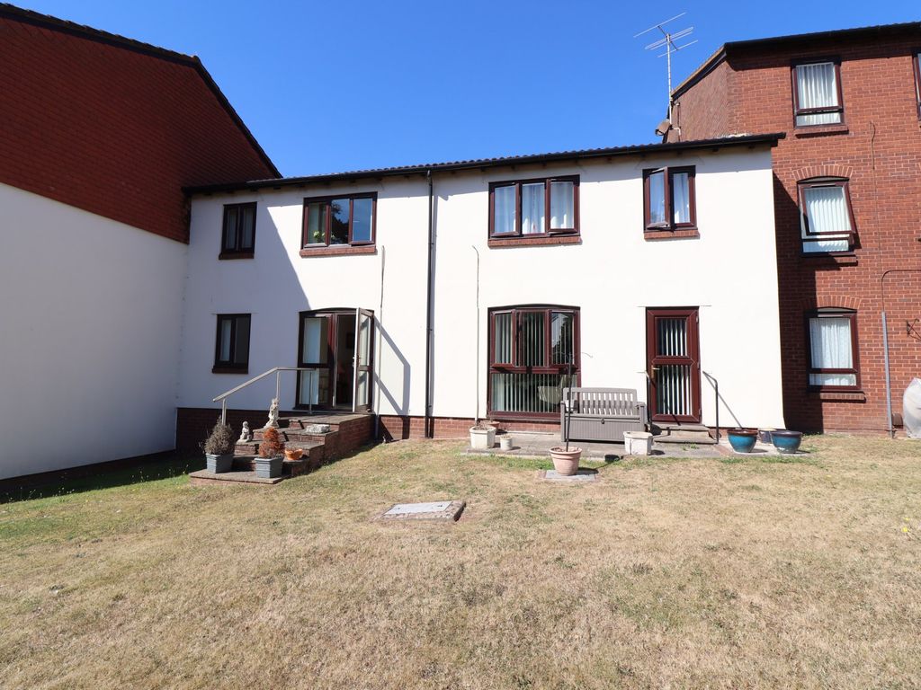 2 bed property for sale in Pebble Court, Paignton TQ4 Zoopla