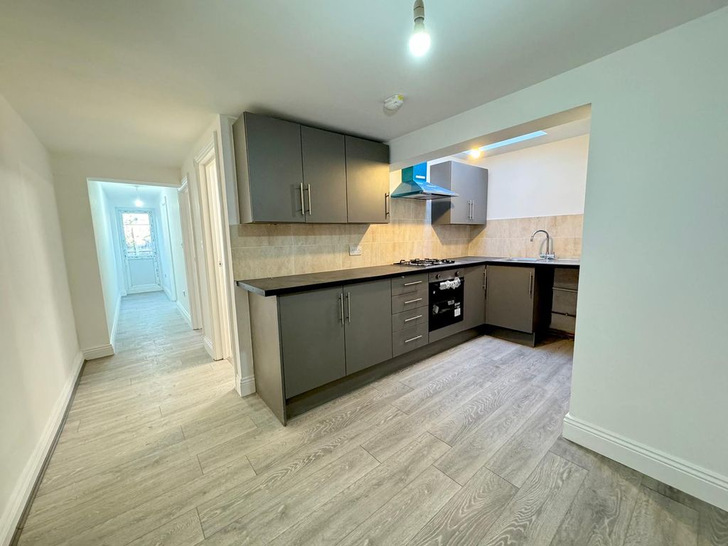 3 bed flat to rent in Herbert Road, London E12, £2,500 pcm Zoopla