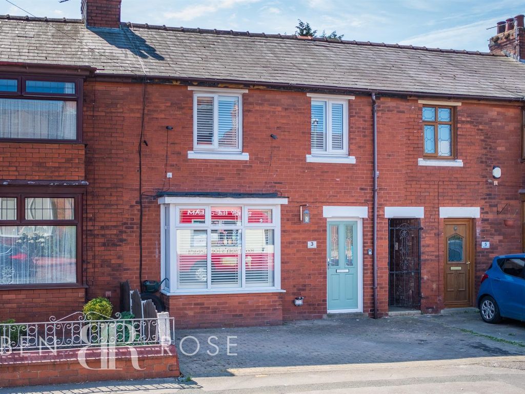 3 bed terraced house for sale in Balshaw Road, Leyland PR25, £140,000