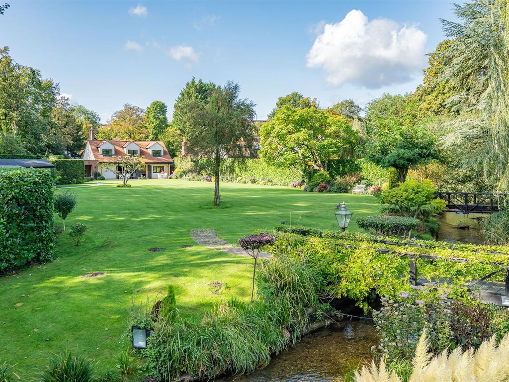 4 bed detached house for sale in Hertford Road, Digswell, Welwyn AL6, £