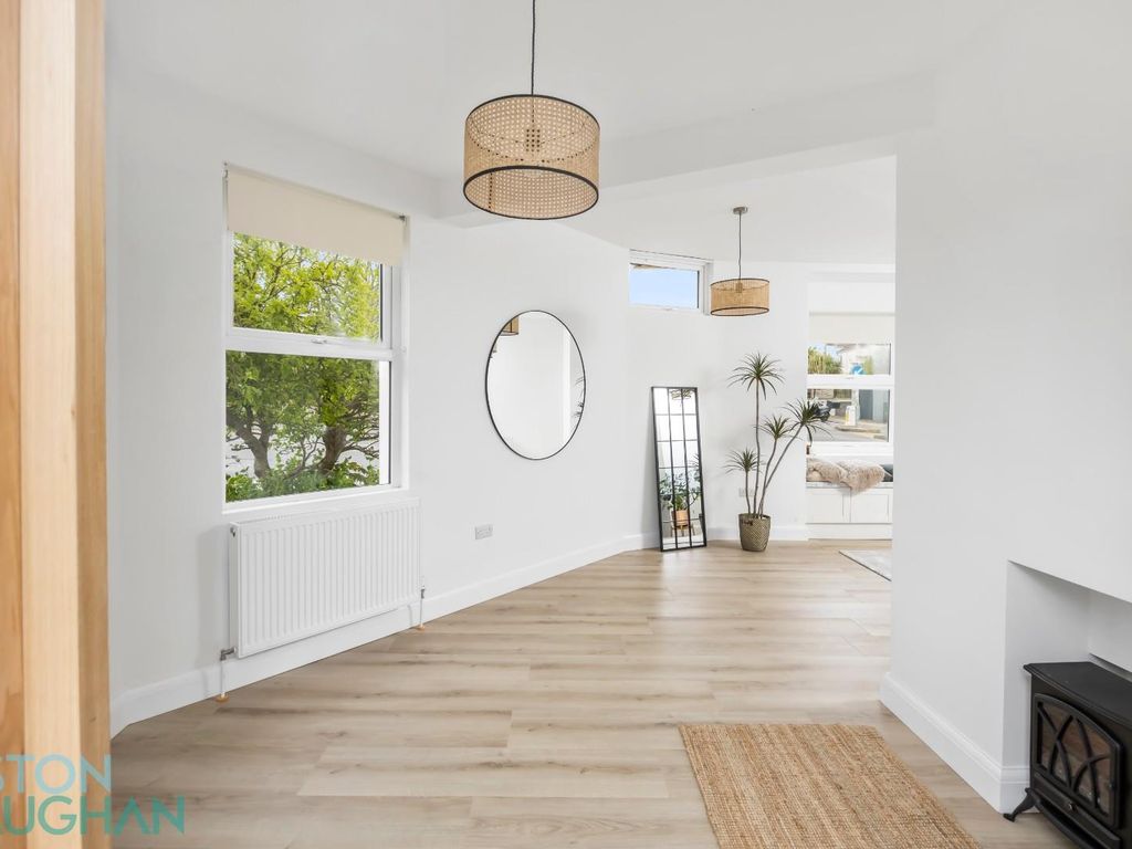 5 bed end terrace house for sale in Queens Park Road, Brighton BN2, £