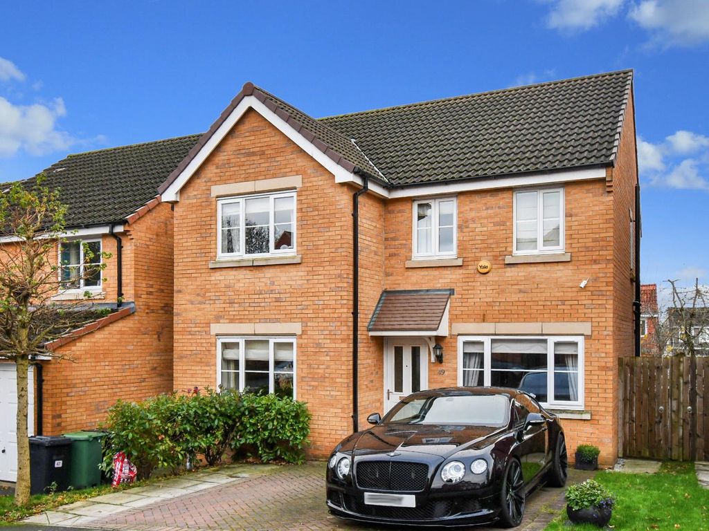 4 bed detached house for sale in Greenlea Close, Yeadon, Leeds LS19