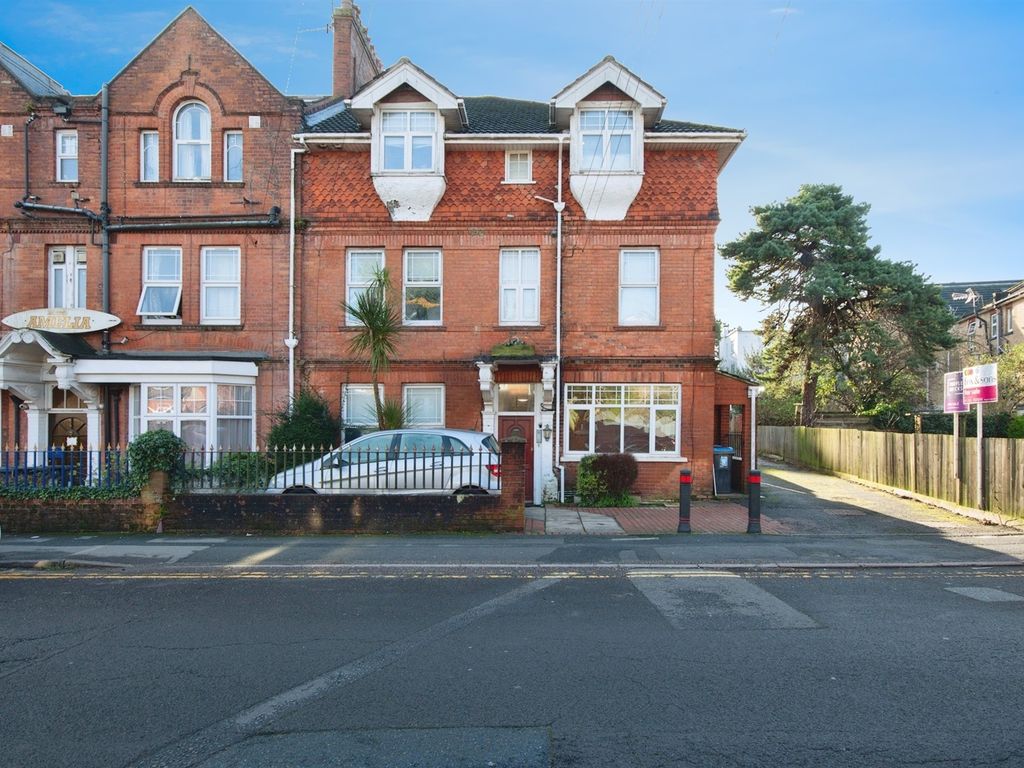 2 bed flat for sale in Frances Road, Bournemouth BH1, £125,000 Zoopla