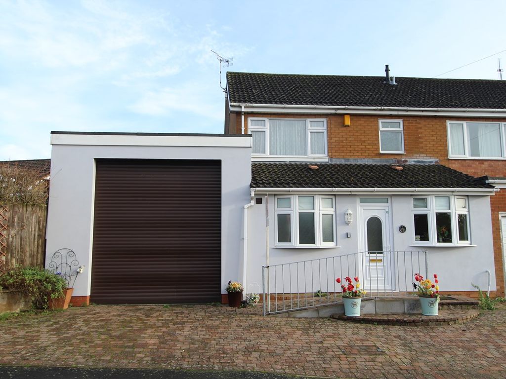 3 bed end terrace house for sale in Riverside Road, Lutterworth LE17, £