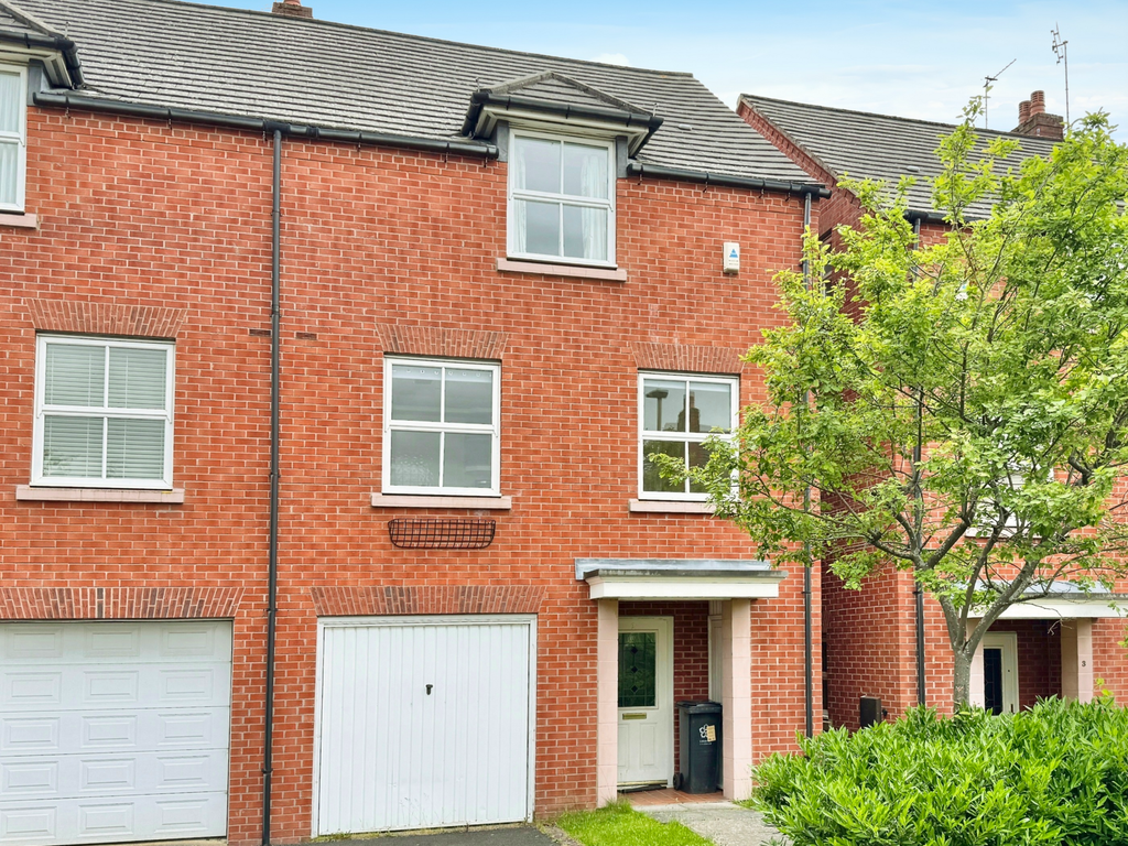 4 bed semidetached house to rent in Goldhill Gardens, Leicester